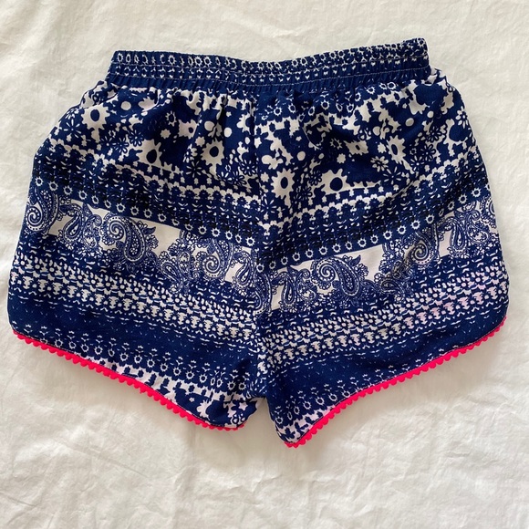 Shorts - Picture 3 of 4